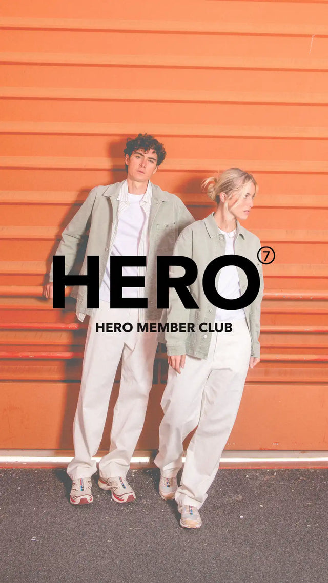 Déguisement beige et blanc ample avec une coupe décontractée.