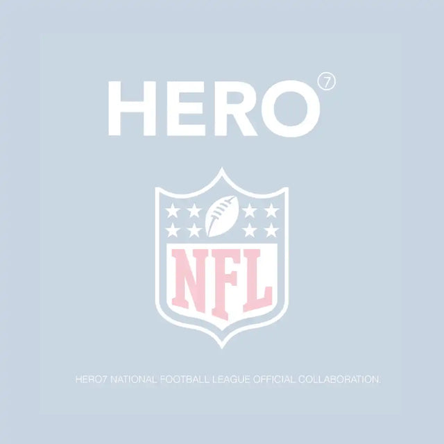 Un graphique bleu clair avec “HERO®” et le logo de la NFL.