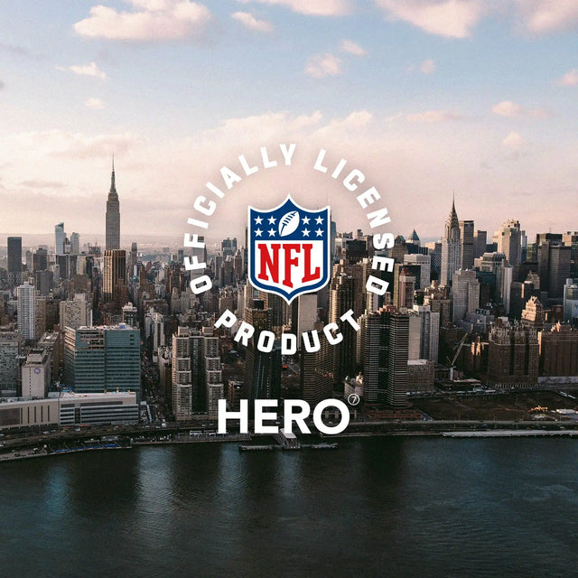 Un logo de produit officiel de la NFL sur une silhouette urbaine.